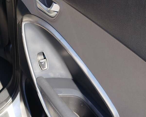 Белый Хендай Санта Фе, объемом двигателя 2.4 л и пробегом 94 тыс. км за 16500 $, фото 25 на Automoto.ua