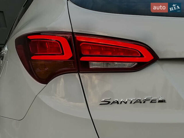 Білий Хендай Санта Фе, об'ємом двигуна 2 л та пробігом 189 тис. км за 18888 $, фото 25 на Automoto.ua