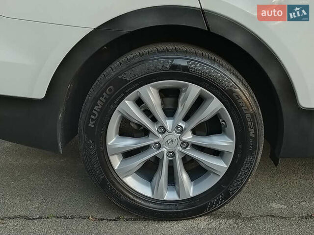 Білий Хендай Санта Фе, об'ємом двигуна 2 л та пробігом 189 тис. км за 18888 $, фото 28 на Automoto.ua