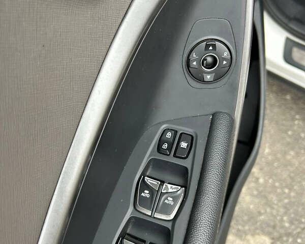 Белый Хендай Санта Фе, объемом двигателя 3.34 л и пробегом 205 тыс. км за 17300 $, фото 18 на Automoto.ua