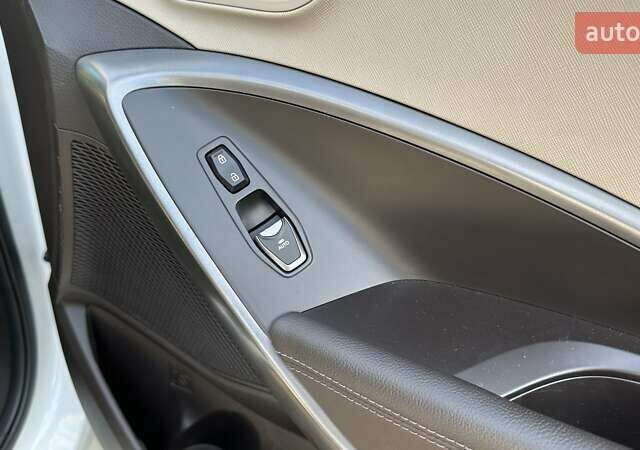 Белый Хендай Санта Фе, объемом двигателя 2 л и пробегом 80 тыс. км за 20700 $, фото 37 на Automoto.ua