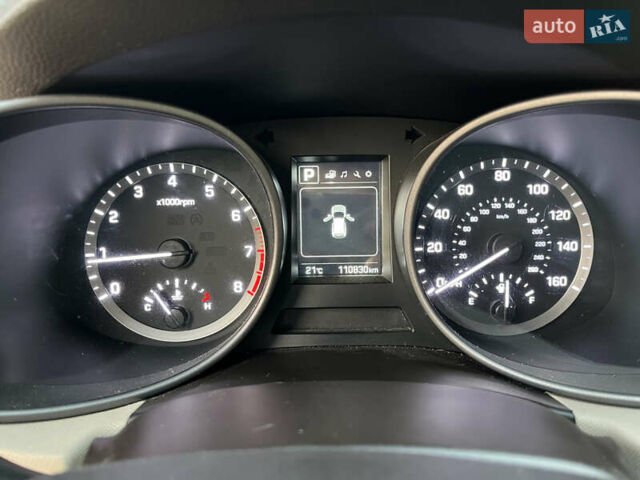 Белый Хендай Санта Фе, объемом двигателя 2.36 л и пробегом 111 тыс. км за 15000 $, фото 22 на Automoto.ua