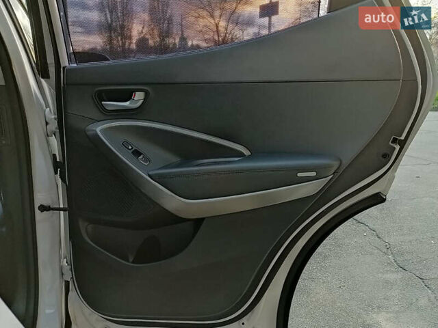 Білий Хендай Санта Фе, об'ємом двигуна 2 л та пробігом 189 тис. км за 18888 $, фото 16 на Automoto.ua