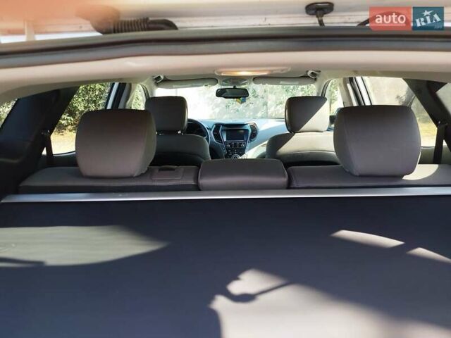 Белый Хендай Санта Фе, объемом двигателя 2.4 л и пробегом 94 тыс. км за 16500 $, фото 12 на Automoto.ua