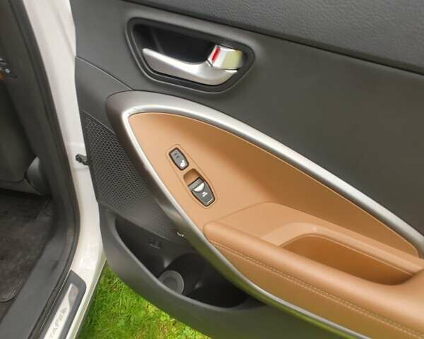 Белый Хендай Санта Фе, объемом двигателя 2.2 л и пробегом 189 тыс. км за 16946 $, фото 26 на Automoto.ua