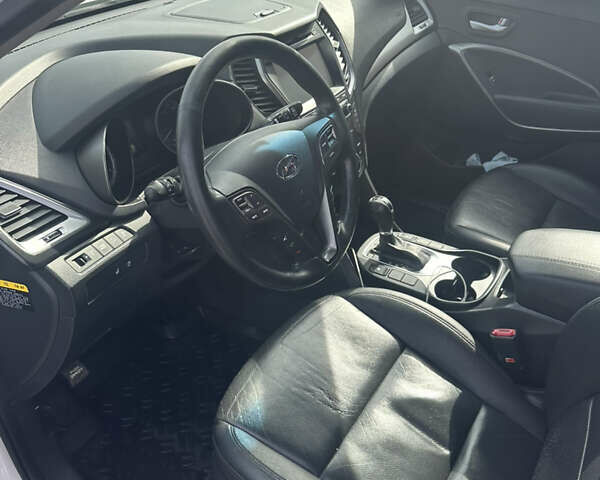 Белый Хендай Санта Фе, объемом двигателя 2 л и пробегом 170 тыс. км за 19000 $, фото 17 на Automoto.ua