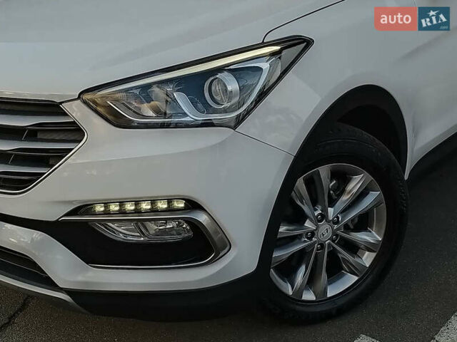 Білий Хендай Санта Фе, об'ємом двигуна 2 л та пробігом 189 тис. км за 18888 $, фото 13 на Automoto.ua