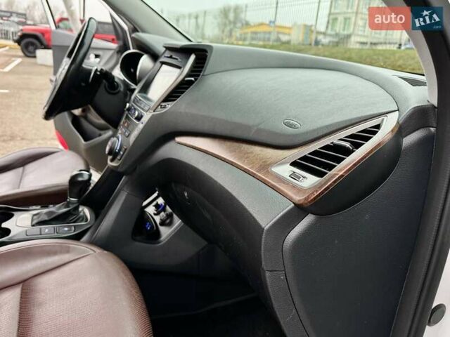 Белый Хендай Санта Фе, объемом двигателя 2.2 л и пробегом 211 тыс. км за 21990 $, фото 26 на Automoto.ua