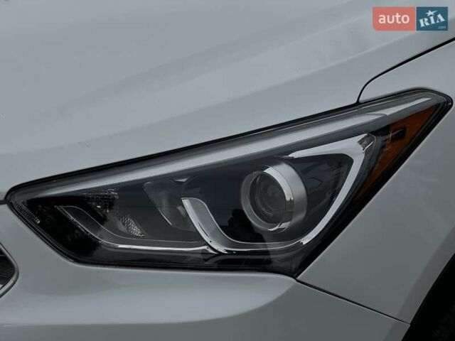 Белый Хендай Санта Фе, объемом двигателя 2.4 л и пробегом 110 тыс. км за 14750 $, фото 7 на Automoto.ua