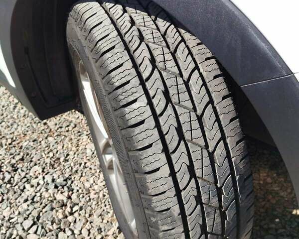 Белый Хендай Санта Фе, объемом двигателя 2.4 л и пробегом 94 тыс. км за 16500 $, фото 2 на Automoto.ua