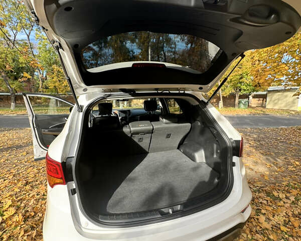 Білий Хендай Санта Фе, об'ємом двигуна 2 л та пробігом 230 тис. км за 18800 $, фото 7 на Automoto.ua