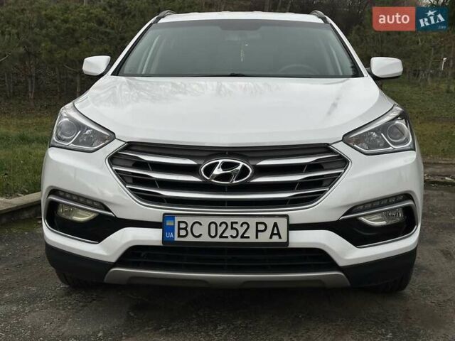 Белый Хендай Санта Фе, объемом двигателя 2.4 л и пробегом 110 тыс. км за 14750 $, фото 2 на Automoto.ua