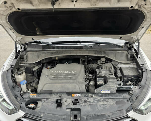 Белый Хендай Санта Фе, объемом двигателя 2.2 л и пробегом 146 тыс. км за 18500 $, фото 10 на Automoto.ua