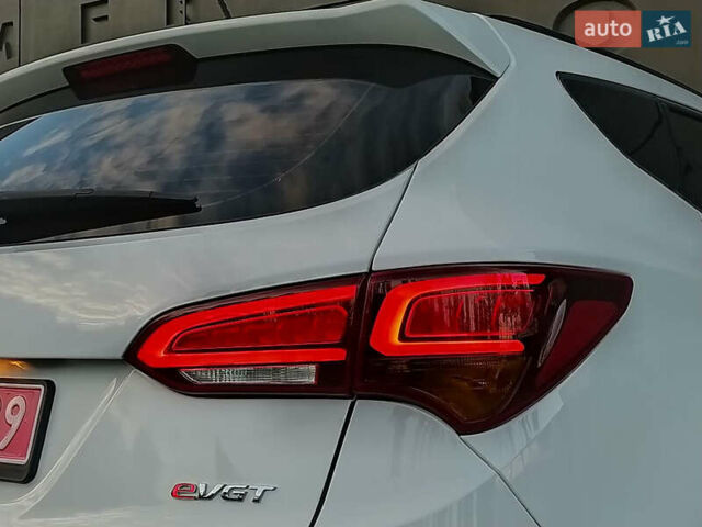 Білий Хендай Санта Фе, об'ємом двигуна 2 л та пробігом 189 тис. км за 18888 $, фото 14 на Automoto.ua