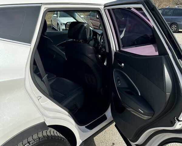 Белый Хендай Санта Фе, объемом двигателя 2 л и пробегом 170 тыс. км за 19000 $, фото 24 на Automoto.ua