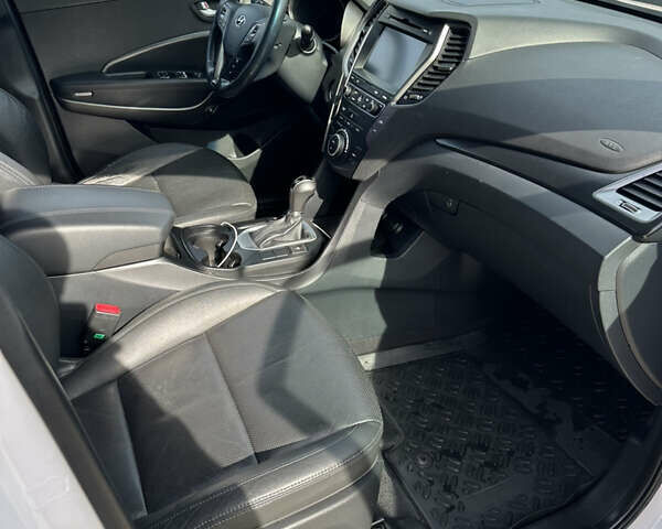 Белый Хендай Санта Фе, объемом двигателя 2 л и пробегом 170 тыс. км за 19000 $, фото 27 на Automoto.ua