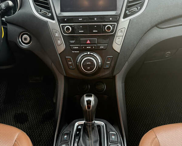 Білий Хендай Санта Фе, об'ємом двигуна 2.2 л та пробігом 170 тис. км за 21500 $, фото 8 на Automoto.ua