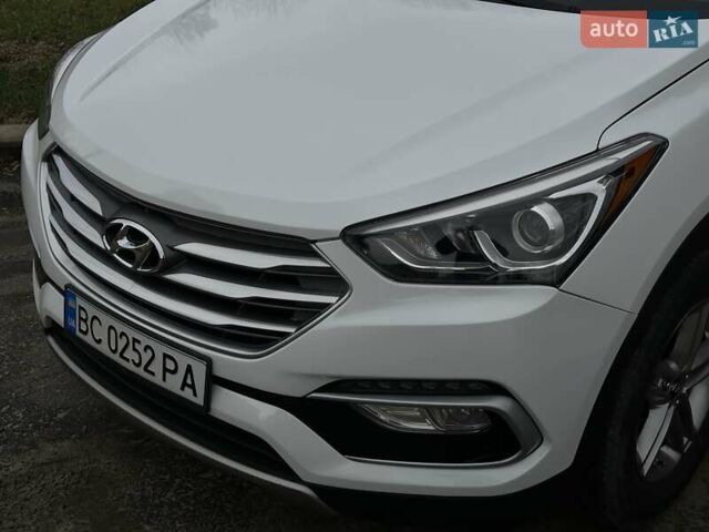 Белый Хендай Санта Фе, объемом двигателя 2.4 л и пробегом 110 тыс. км за 14750 $, фото 6 на Automoto.ua