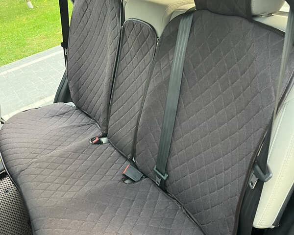 Белый Хендай Санта Фе, объемом двигателя 2.36 л и пробегом 111 тыс. км за 15000 $, фото 14 на Automoto.ua