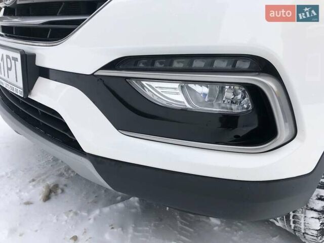 Белый Хендай Санта Фе, объемом двигателя 2 л и пробегом 200 тыс. км за 19800 $, фото 4 на Automoto.ua