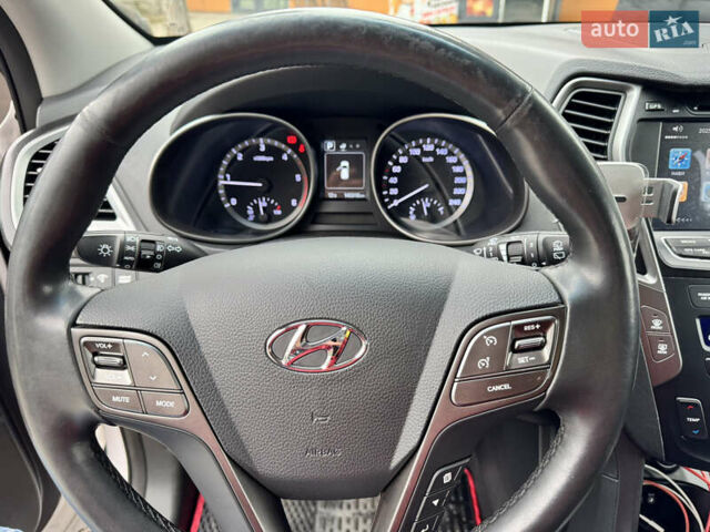 Белый Хендай Санта Фе, объемом двигателя 2.2 л и пробегом 146 тыс. км за 18500 $, фото 8 на Automoto.ua