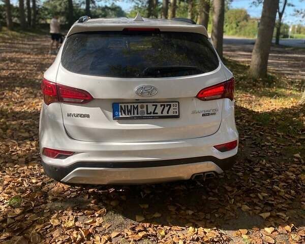 Белый Хендай Санта Фе, объемом двигателя 2.2 л и пробегом 189 тыс. км за 16946 $, фото 5 на Automoto.ua