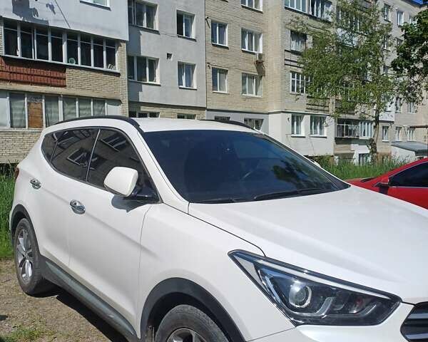 Белый Хендай Санта Фе, объемом двигателя 2 л и пробегом 213 тыс. км за 19000 $, фото 4 на Automoto.ua