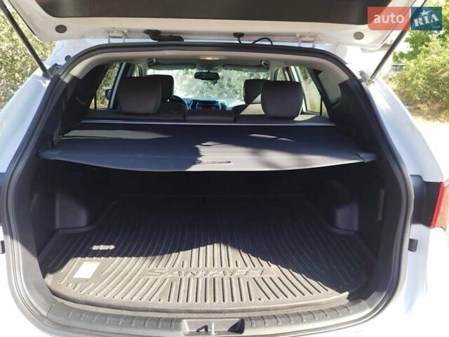 Белый Хендай Санта Фе, объемом двигателя 2.4 л и пробегом 94 тыс. км за 16500 $, фото 13 на Automoto.ua