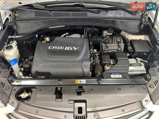 Білий Хендай Санта Фе, об'ємом двигуна 2 л та пробігом 167 тис. км за 19900 $, фото 9 на Automoto.ua