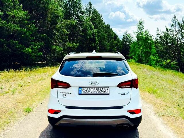 Белый Хендай Санта Фе, объемом двигателя 2 л и пробегом 165 тыс. км за 20000 $, фото 3 на Automoto.ua