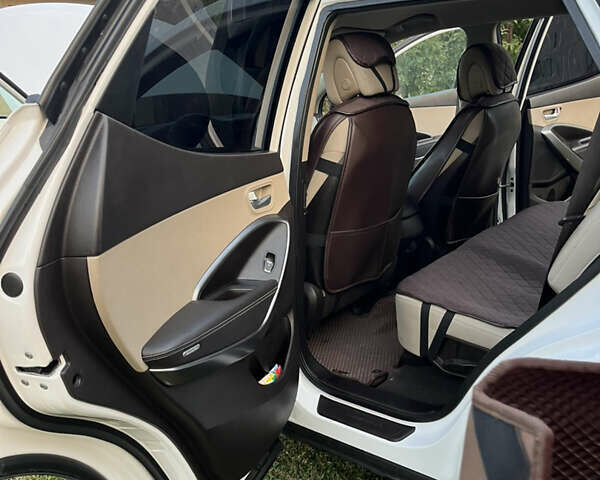 Белый Хендай Санта Фе, объемом двигателя 2.36 л и пробегом 111 тыс. км за 15000 $, фото 12 на Automoto.ua