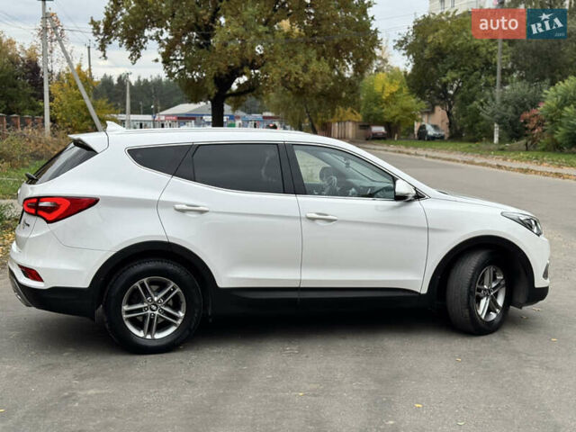 Белый Хендай Санта Фе, объемом двигателя 2.2 л и пробегом 146 тыс. км за 18500 $, фото 4 на Automoto.ua