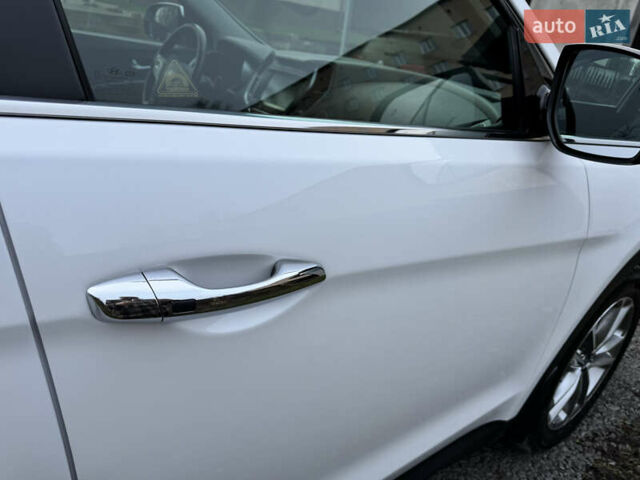 Белый Хендай Санта Фе, объемом двигателя 2.2 л и пробегом 168 тыс. км за 23300 $, фото 14 на Automoto.ua