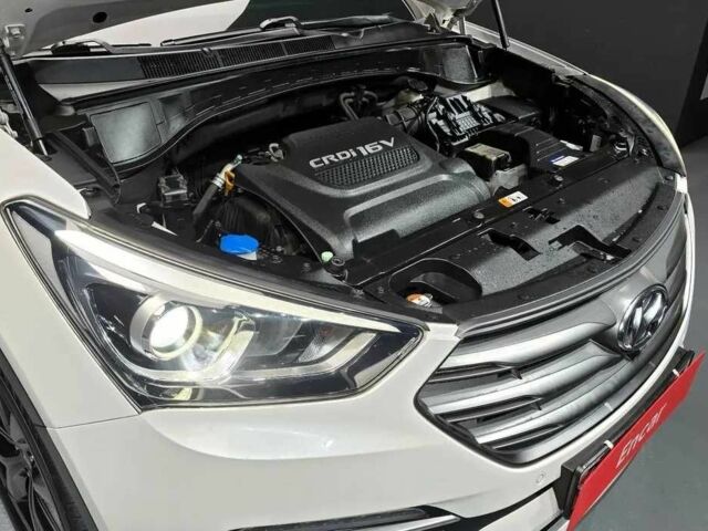 Белый Хендай Санта Фе, объемом двигателя 2.2 л и пробегом 105 тыс. км за 5200 $, фото 4 на Automoto.ua