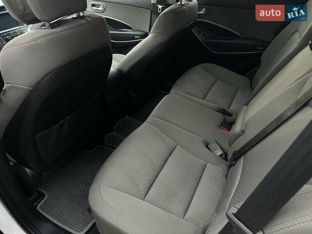 Белый Хендай Санта Фе, объемом двигателя 2.4 л и пробегом 110 тыс. км за 14750 $, фото 43 на Automoto.ua