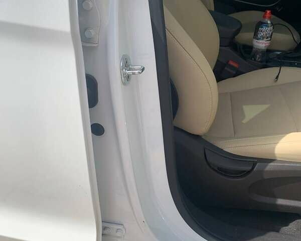 Белый Хендай Санта Фе, объемом двигателя 2.4 л и пробегом 78 тыс. км за 17500 $, фото 29 на Automoto.ua