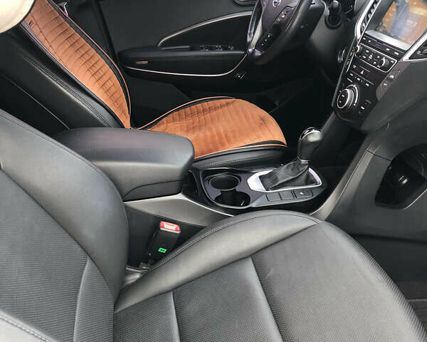 Белый Хендай Санта Фе, объемом двигателя 2 л и пробегом 200 тыс. км за 19800 $, фото 6 на Automoto.ua