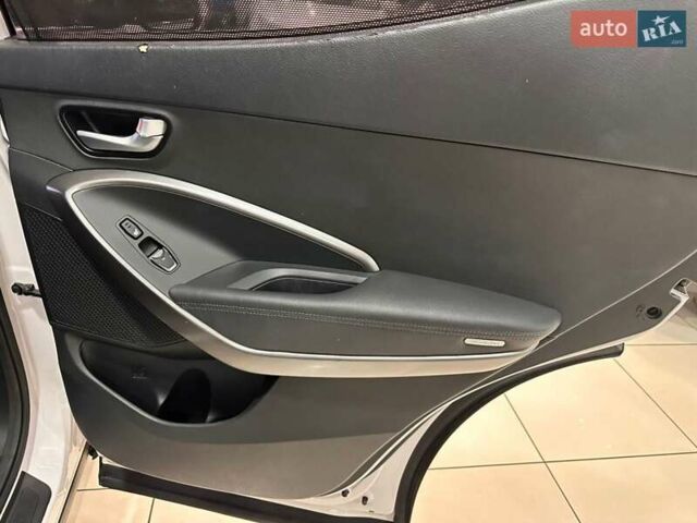 Білий Хендай Санта Фе, об'ємом двигуна 2 л та пробігом 167 тис. км за 19900 $, фото 22 на Automoto.ua