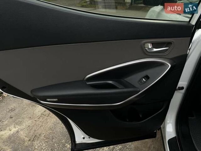 Белый Хендай Санта Фе, объемом двигателя 2.4 л и пробегом 110 тыс. км за 14750 $, фото 40 на Automoto.ua