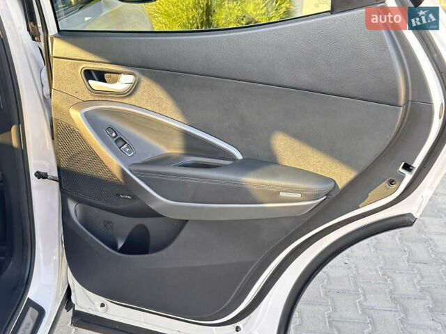 Белый Хендай Санта Фе, объемом двигателя 2.2 л и пробегом 157 тыс. км за 23650 $, фото 49 на Automoto.ua