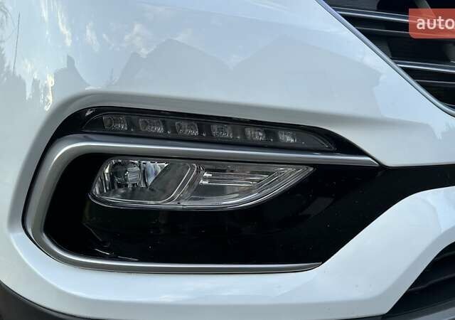 Белый Хендай Санта Фе, объемом двигателя 2 л и пробегом 80 тыс. км за 20700 $, фото 15 на Automoto.ua