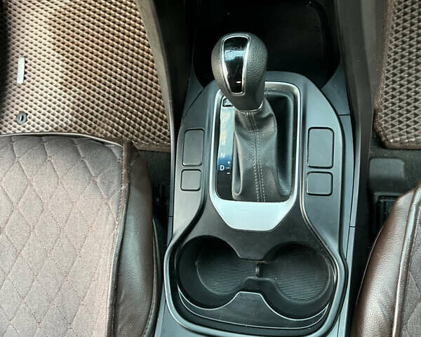 Белый Хендай Санта Фе, объемом двигателя 2.36 л и пробегом 111 тыс. км за 15000 $, фото 19 на Automoto.ua