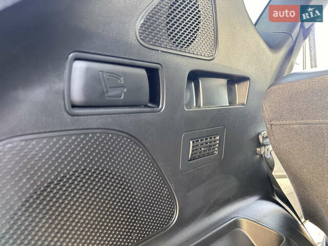 Белый Хендай Санта Фе, объемом двигателя 2.2 л и пробегом 157 тыс. км за 23650 $, фото 38 на Automoto.ua