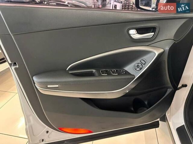 Білий Хендай Санта Фе, об'ємом двигуна 2 л та пробігом 167 тис. км за 19900 $, фото 10 на Automoto.ua