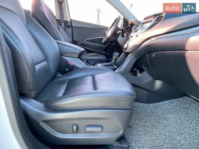 Белый Хендай Санта Фе, объемом двигателя 2 л и пробегом 137 тыс. км за 23500 $, фото 17 на Automoto.ua