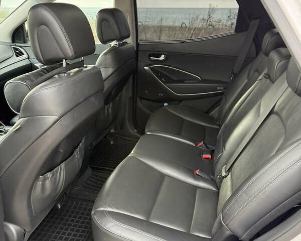 Белый Хендай Санта Фе, объемом двигателя 2.36 л и пробегом 110 тыс. км за 18000 $, фото 4 на Automoto.ua