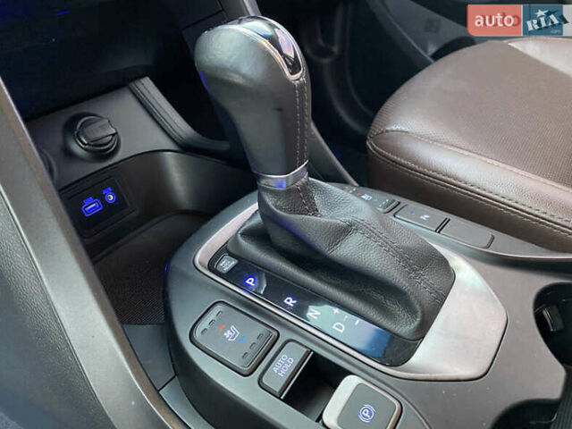 Белый Хендай Санта Фе, объемом двигателя 2 л и пробегом 211 тыс. км за 23850 $, фото 6 на Automoto.ua