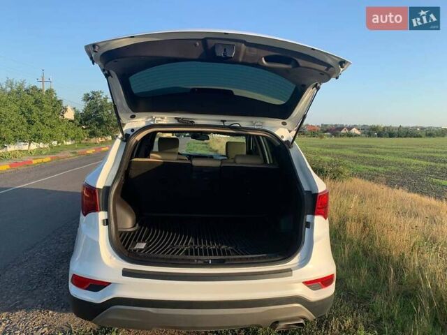 Белый Хендай Санта Фе, объемом двигателя 2.4 л и пробегом 78 тыс. км за 17500 $, фото 5 на Automoto.ua