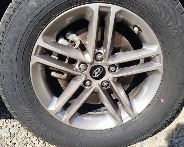 Белый Хендай Санта Фе, объемом двигателя 2.4 л и пробегом 94 тыс. км за 16500 $, фото 4 на Automoto.ua