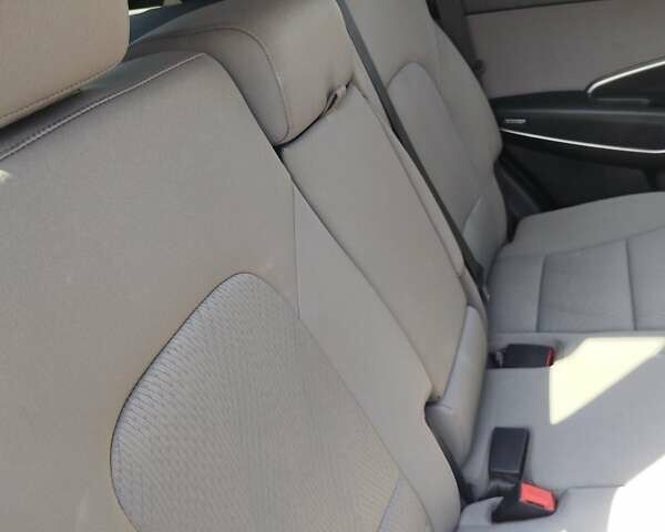 Белый Хендай Санта Фе, объемом двигателя 2.4 л и пробегом 94 тыс. км за 16500 $, фото 7 на Automoto.ua